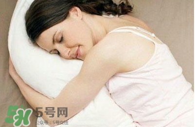 月經(jīng)少而黑什么原因？月經(jīng)少而黑怎么調(diào)理