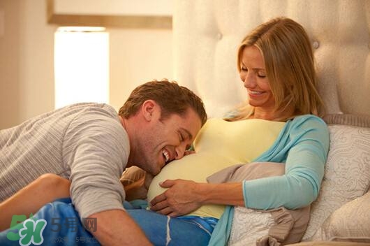 孕中期睡姿 懷孕中期的注意事項 孕中期睡姿 懷孕中期的注意事項