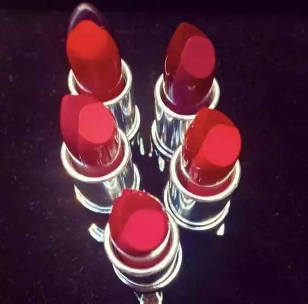 紀(jì)梵希雙色唇膏口紅什么時候上市？紀(jì)梵希雙色唇膏上市時間