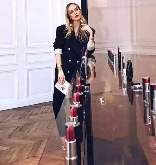 紀(jì)梵希雙色唇膏口紅什么時候上市？紀(jì)梵希雙色唇膏上市時間