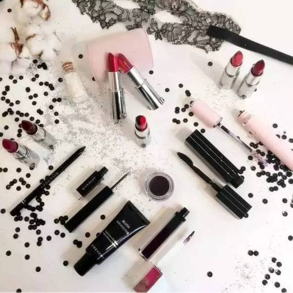 紀(jì)梵希雙色唇膏口紅什么時候上市？紀(jì)梵希雙色唇膏上市時間