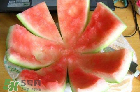 西瓜皮敷臉有什么作用？西瓜皮敷臉有什么好處