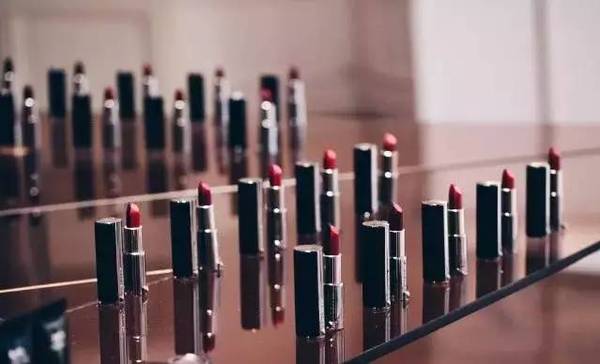 紀(jì)梵希雙色唇膏口紅什么時候上市？紀(jì)梵希雙色唇膏上市時間