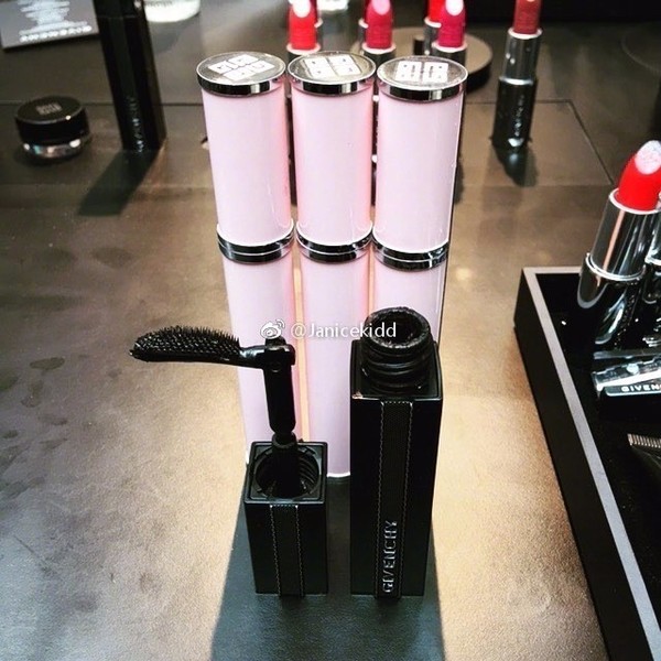 紀(jì)梵希雙色唇膏口紅什么時候上市？紀(jì)梵希雙色唇膏上市時間