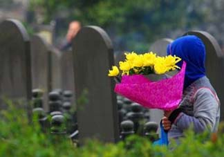 母親節(jié)能掃墓嗎？母親節(jié)給母親上墳合適嗎？
