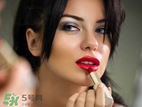 初學(xué)者怎么涂口紅?初學(xué)者涂口紅的步驟圖解 初學(xué)者怎么涂口紅?初學(xué)者涂口紅的步驟圖解