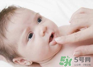 該怎么給嬰兒做口腔護理？新生兒口腔護理有哪些要點？