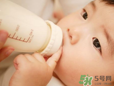 配方奶粉媽媽可以喝嗎?大人能喝嬰兒奶粉嗎? 配方奶粉媽媽可以喝嗎?大人能喝嬰兒奶粉嗎?