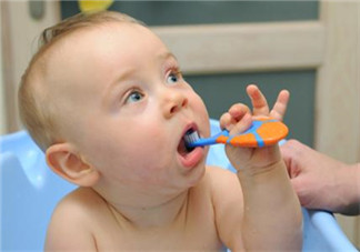 該怎么給嬰兒做口腔護理？新生兒口腔護理有哪些要點？