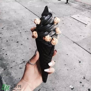 炭黑冰淇淋好吃嗎？炭黑冰淇淋哪里買？