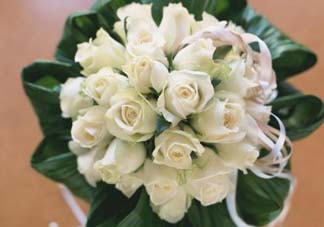 母親節(jié)可以送白玫瑰嗎？白玫瑰適合送什么人？