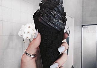 炭黑冰淇淋好吃嗎？炭黑冰淇淋哪里買？