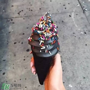 炭黑冰淇淋好吃嗎？炭黑冰淇淋哪里買？