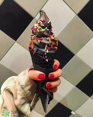 炭黑冰淇淋好吃嗎？炭黑冰淇淋哪里買？