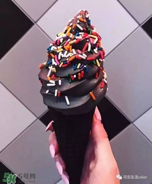 炭黑冰淇淋好吃嗎？炭黑冰淇淋哪里買？