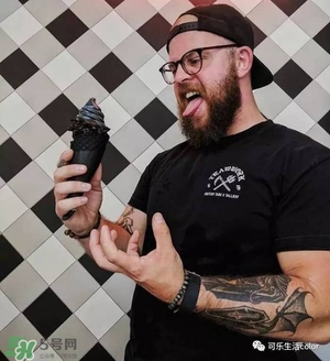 炭黑冰淇淋好吃嗎？炭黑冰淇淋哪里買？