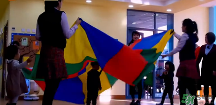 餃子在幼兒園玩的游戲叫什么？彩虹傘的捕魚游戲怎么玩？