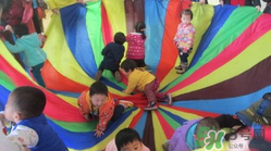 餃子在幼兒園玩的游戲叫什么？彩虹傘的捕魚游戲怎么玩？