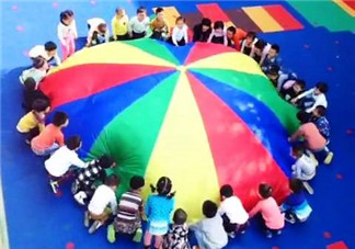 餃子在幼兒園玩的游戲叫什么？彩虹傘的捕魚游戲怎么玩？