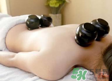 夏天刮痧好嗎？夏天拔罐好還是刮痧好？