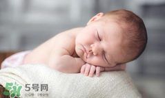 夏天寶寶可以穿開襠褲嗎？寶寶穿開襠褲有什么危害嗎？