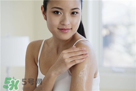 防曬露和防曬霜哪個(gè)好?防曬露需要卸妝嗎? 防曬露和防曬霜哪個(gè)好?防曬露需要卸妝嗎?