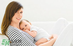 哺乳期能不能涂口紅呢？哺乳期涂口紅對寶寶有危害嗎？