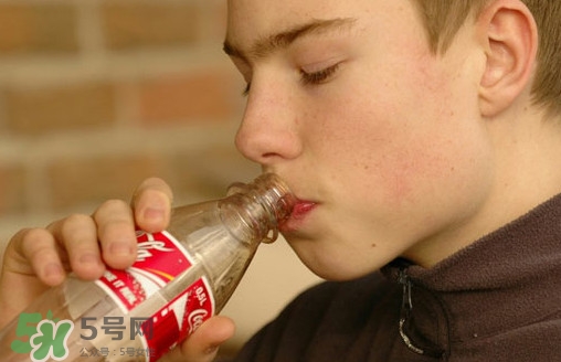 喝碳酸飲料會(huì)殺精嗎？碳酸飲料會(huì)導(dǎo)致不孕嗎