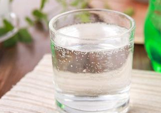 雪碧是碳酸飲料嗎？雪碧是酸性還是堿性？