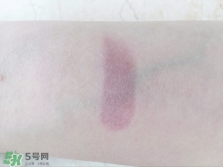 嬌蘭小黑裙007顯色嗎？嬌蘭小黑裙007適合唇色淺的嗎？