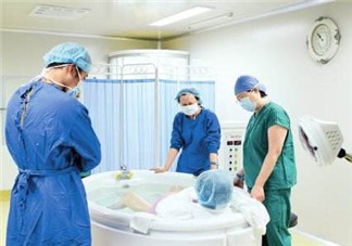 水中分娩是怎樣的？水中分娩與傳統(tǒng)分娩的區(qū)別有哪些？