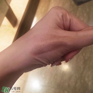 嬌蘭小黑裙007值得入嗎？嬌蘭小黑裙007唇膏口紅怎么樣？