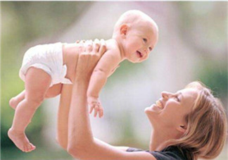 哺乳期能不能涂口紅呢？哺乳期涂口紅對(duì)寶寶有危害嗎？