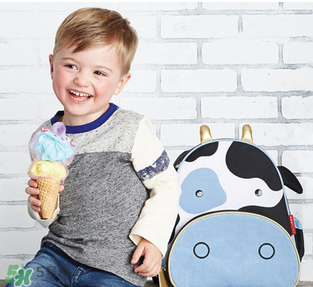 餃子的奶牛背包是什么牌子？寶寶背包應(yīng)該怎么挑選？