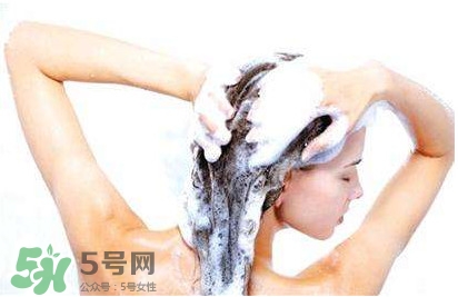 老人誤喝洗發(fā)乳 洗發(fā)乳是洗發(fā)水還是護(hù)發(fā)素？