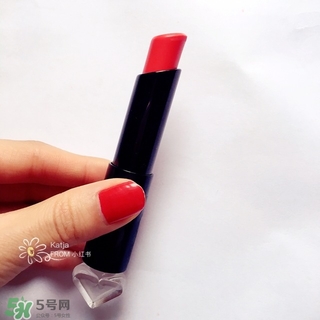 嬌蘭小黑裙唇膏口紅021試色 嬌蘭小黑裙021試色圖 嬌蘭小黑裙唇膏口紅021試色 嬌蘭小黑裙021試色圖