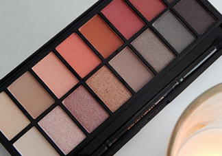 makeup revolution桃花盤怎么畫？makeup revolution桃花盤教程