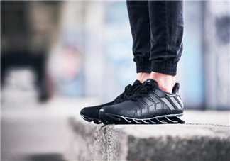 adidas springblade最新款多少錢(qián)？阿迪達(dá)斯刀鋒戰(zhàn)士專(zhuān)柜價(jià)格