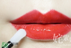 rimmel芮謎口紅雨衣和clio珂萊歐口紅雨衣哪個(gè)好_對比 rimmel芮謎口紅雨衣和clio珂萊歐口紅雨衣哪個(gè)好_對比