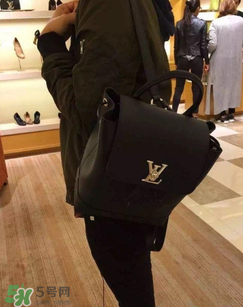 lv lockme包包怎么辨別真?zhèn)?？lv lockme包包真假鑒定