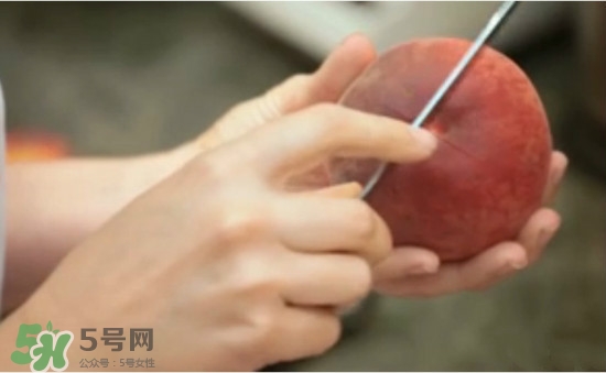 吃桃子要不要削皮？吃桃子的去皮方法