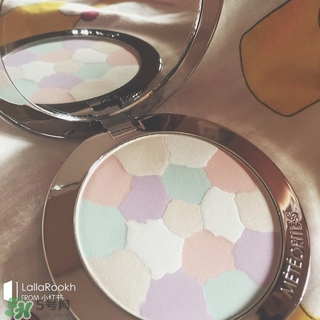 嬌蘭和迪奧粉餅?zāi)膫€(gè)好？嬌蘭和dior迪奧粉餅對(duì)比