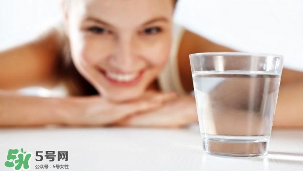 30天不喝飲料，妹子的對比照令人震驚 喝白開水的好處