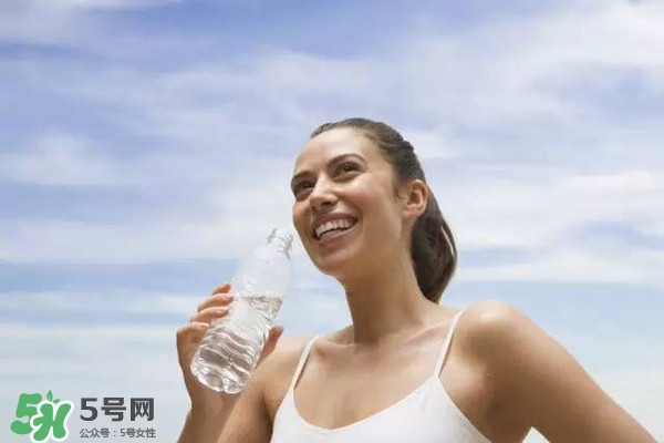 30天不喝飲料，妹子的對比照令人震驚 喝白開水的好處