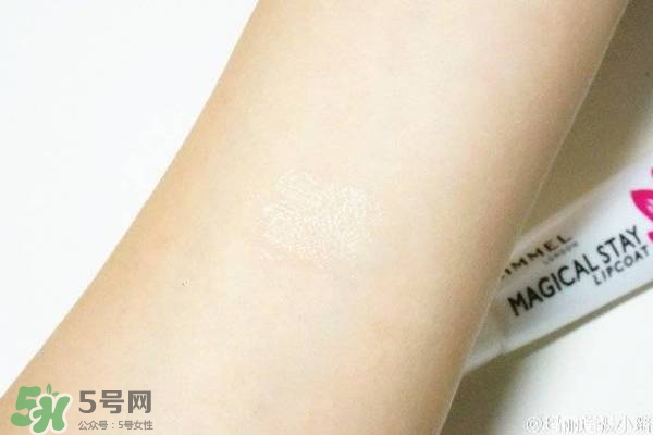 rimmel芮謎口紅雨衣和clio珂萊歐口紅雨衣哪個(gè)好_對比 rimmel芮謎口紅雨衣和clio珂萊歐口紅雨衣哪個(gè)好_對比