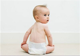 夏天寶寶睡覺穿什么好？夏天寶寶睡覺能光著睡嗎？