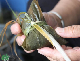 包粽子是生米還是熟米？包粽子的米是煮的還是生的？