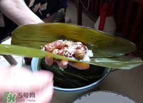 包粽子是生米還是熟米？包粽子的米是煮的還是生的？