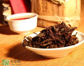 普洱茶發(fā)霉了怎么處理？普洱茶發(fā)霉了還能喝嗎？