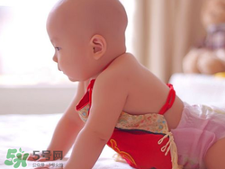 夏天寶寶睡覺穿什么好？夏天寶寶睡覺能光著睡嗎？